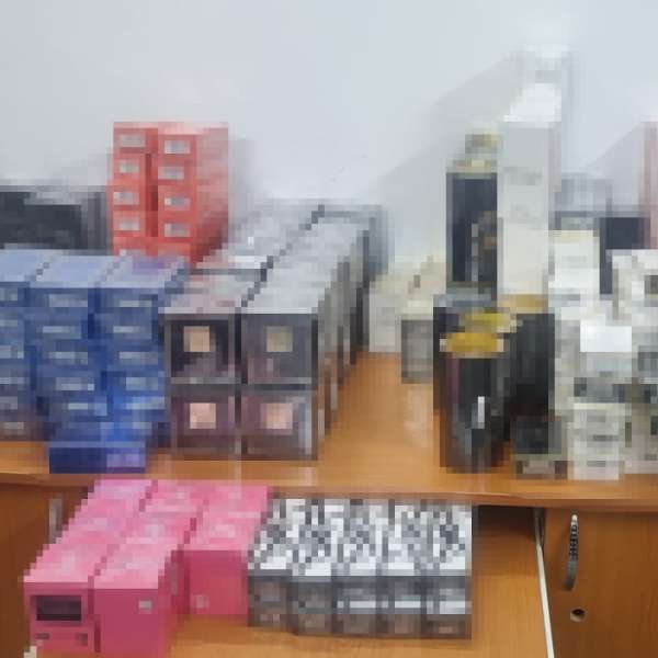 Acțiune „BLITZ” la Giurgiu – Peste 780 de produse contrafăcute, depistate de poliţiştii de frontieră într-un autocar