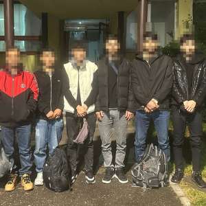 Șapte cetățeni străini fără drept de a călători în Spațiul Schengen depistați de polițiștii de frontieră