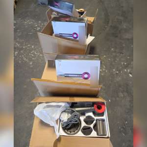 Sute de uscătoare de păr susceptibile a fi contrafăcute, în valoare de aproximativ 500.000 lei, descoperite de polițiștii de frontieră constănțeni