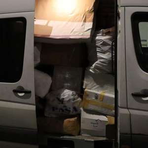 Bunuri contrafăcute în valoare de  peste jumătate de milion de lei, oprite de la comercializare de polițiștii de frontieră