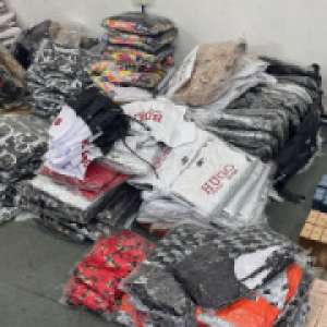 Bunuri contrafăcute în valoare de  peste jumătate de milion de lei, oprite de la comercializare de polițiștii de frontieră