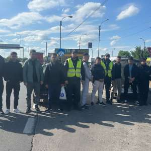 Doi cetăţeni români arestați preventiv pentru trafic de migranţi