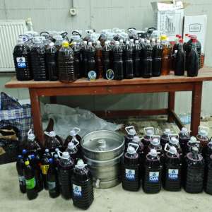 Contrabandă cu băuturi și carne, oprită la frontiera Stânca