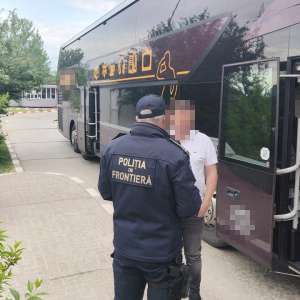 Contrabandă cu băuturi și carne, oprită la frontiera Stânca