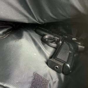 Descoperit la control cu o armă neletală asupra lui, sancționat penal