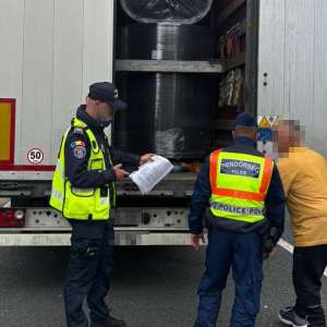 Acțiune în cooperare la frontiera de vest:  aproximativ 800 de persoane şi 400 de mijloace de transport verificate