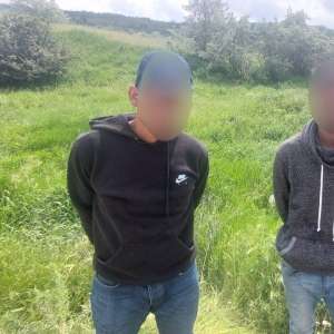 Cetățeni străni încercând să intre ilegal în România și traficanți de migranți depistați la frontiera de est