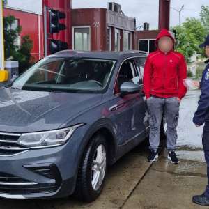 Polițiștii de frontieră au scos din trafic o mașină fără drept de circulație