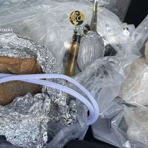 Cetățeni olandezi prinși în flagrant pe autostrada A1, în apropiere de Nădlac, cu peste 6 kilograme de substanțe interzise