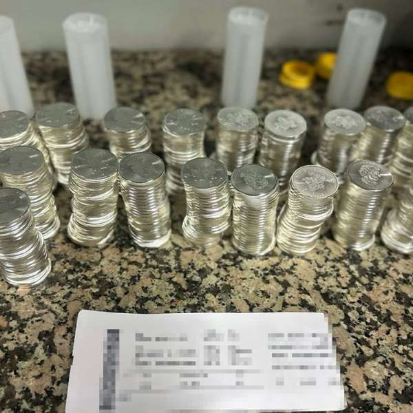 500 monede reținute pe Aeroportul Otopeni, descoperite în bagajele a doi cetățeni străini