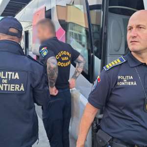 Fals procurat cu 100 de euro, descoperit la controlul de frontieră