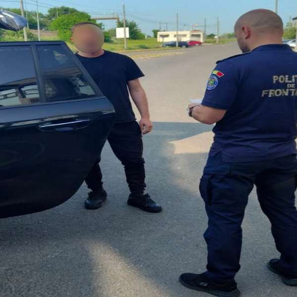 Persoană cu dublă cetățenie depistată la volanul unui autoturism, deşi nu avea acest drept
