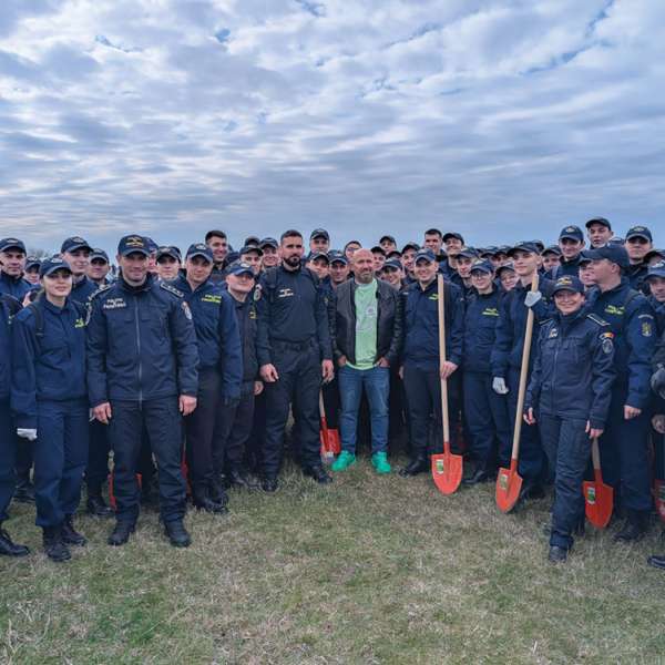 „Plantăm Speranță”. „Un eveniment în care natura și arta se împletesc pentru a aduce culoare și speranță în comunitate”.
