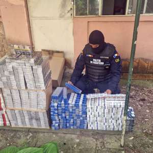 Percheziţii domiciliare la cetăţeni implicaţi în infracţiuni de contrabandă