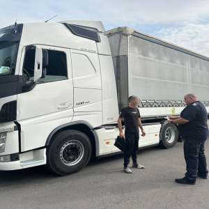 Conducători auto profesioniști, dar cu documente false