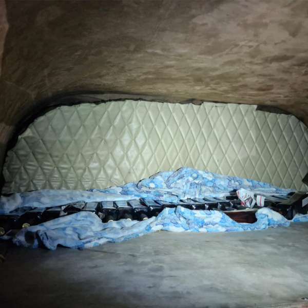 Microbuz plin cu „surprize”: țigări și alcool, confiscate la intrarea în țară