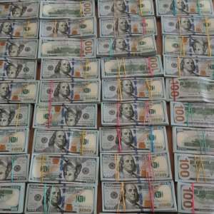 Soț și soție, descoperiți în PTF Siret cu 1.400.000 de dolari ascunși pe corp