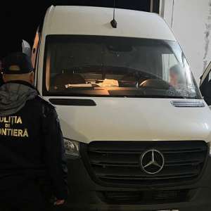 Sute de mii de ţigarete ascunse prin metoda \