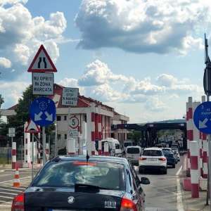 Cu permisul fals la controlul de frontieră, susţinând că este autentic