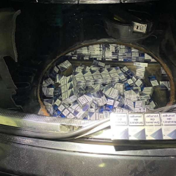 Contrabandă cu ţigări în PTF Vicovu de Sus