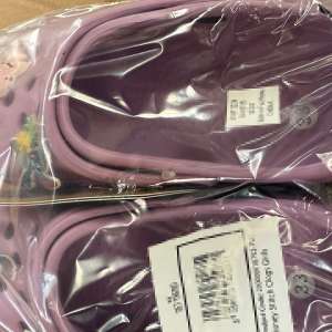 1.500 de perechi de papuci, susceptibili a fi contrafăcuți, în valoare de 375.000 lei, descoperiți de polițiștii de frontieră constănțeni