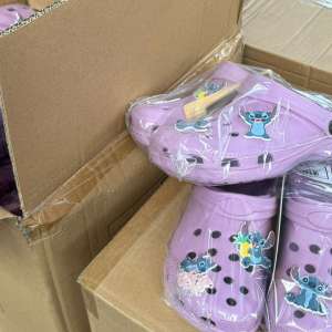 1.500 de perechi de papuci, susceptibili a fi contrafăcuți, în valoare de 375.000 lei, descoperiți de polițiștii de frontieră constănțeni