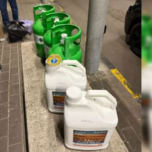 Substanțe toxice și butelii cu freon în valoare aproximativ 15.000 de lei, descoperite în Punctul de Trecere a Frontierei Siret