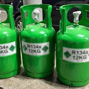 Substanțe toxice și butelii cu freon în valoare aproximativ 15.000 de lei, descoperite în Punctul de Trecere a Frontierei Siret