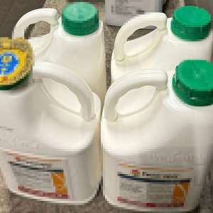 Substanțe toxice și butelii cu freon în valoare aproximativ 15.000 de lei, descoperite în Punctul de Trecere a Frontierei Siret