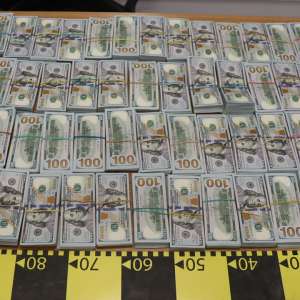 Captură impresionantă la frontiera cu Ucraina: 580.000 de dolari ascunși în cartușe de țigări