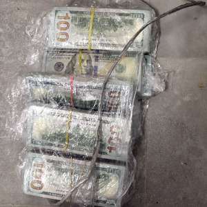 Captură impresionantă la frontiera cu Ucraina: 580.000 de dolari ascunși în cartușe de țigări