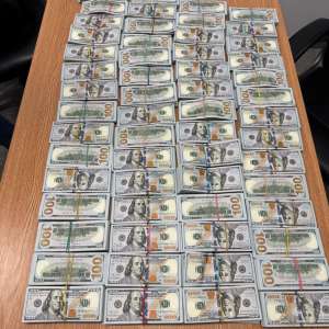 Captură impresionantă la frontiera cu Ucraina: 580.000 de dolari ascunși în cartușe de țigări