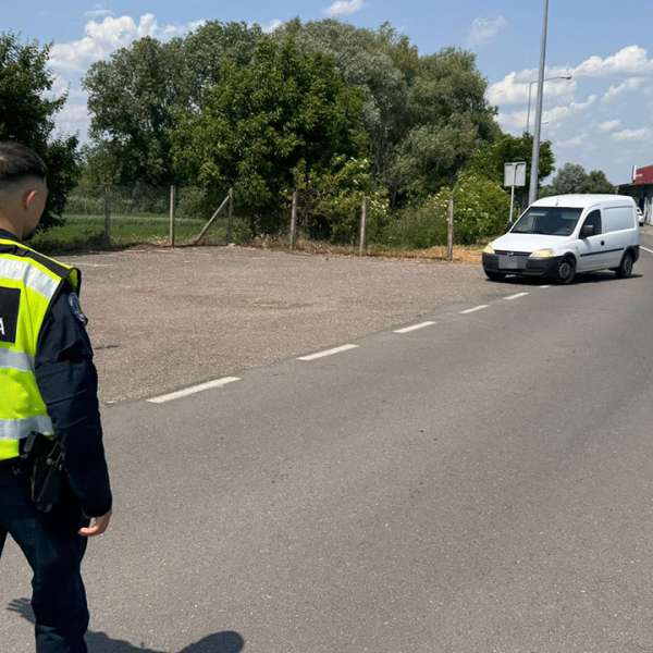 Remorcă neînmatriculată pusă în circulație de către un tânăr