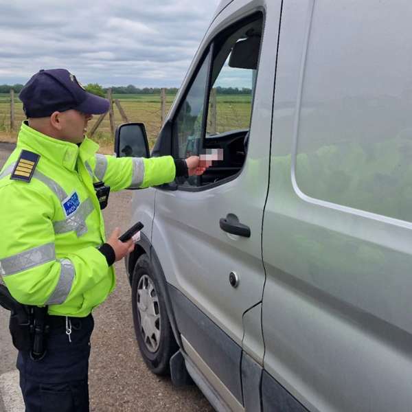 Conducea un autoturism, deși avea permisul suspendat