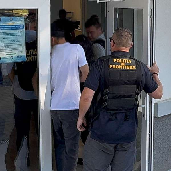 93 percheziții într-un alt dosar vizând acte de identitate românești false