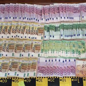 Sume importante de bani ridicate de la persoanele implicate în dosarul actelor de identitate românești false. Au fost dispuse măsuri preventive față de 4 inculpați