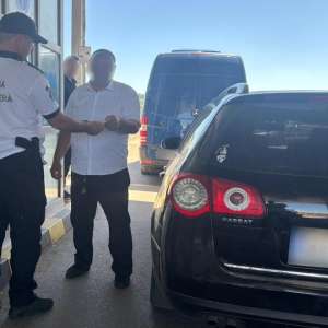 Autoturism căutat pentru confiscare, descoperit la Racovăț