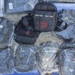 Peste 500 de bunuri contrafăcute oprite de la comercializare de polițiștii de frontieră