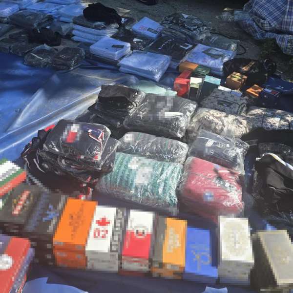 Peste 500 de bunuri contrafăcute oprite de la comercializare de polițiștii de frontieră