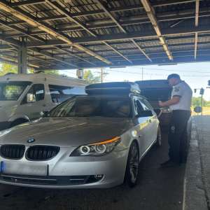 Aflat fără drept la volan, sancționat penal de polițiștii de frontieră