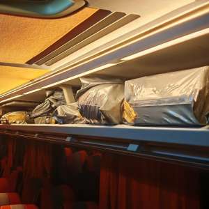 Peste 2.000 de articole contrafăcute, 14.400 de țigarete și 400 kg de produse alimentare transportate în condiții improprii descoperite de polițiștii de frontieră giurgiuveni