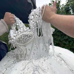 Rochii și accesorii de lux, dar fără acte: captură inedită a polițiștilor de frontieră botoșăneni