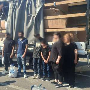 Șase cetățeni străini fără drept de a călători în spațiul Schengen, depistați de polițiștii de frontieră