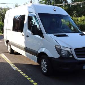 54 de rochii de mireasă și diverse accesorii de lux fără acte, descoperite de către polițiștii de frontieră suceveni