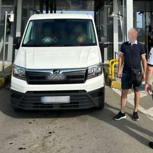 Permis de conducere fals cumpărat cu 200 de euro, descoperit la PTF Racovăț