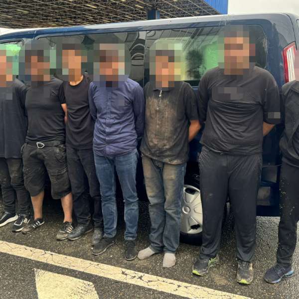 Paisprezece cetățeni străini fără drept de a călători în spațiul Schengen, depistați de polițiștii de frontieră de la frontiera de vest