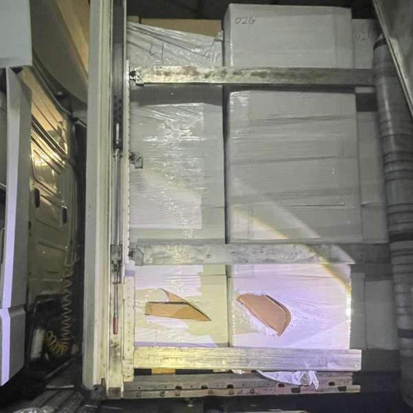 Aproximativ 4 milioane de ţigarete, în valoare de peste 5.900.000 de lei, descoperite de polițiștii de frontieră