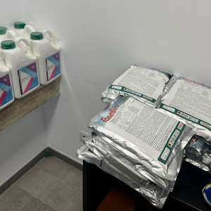 Substanţe toxice descoperite în autoturismul unui bărbat care s-a prezentat în PTF Siret