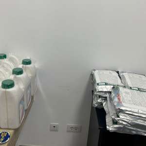 Substanţe toxice descoperite în autoturismul unui bărbat care s-a prezentat în PTF Siret