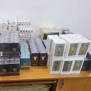 Peste 2.300 de produse susceptibile a fi contrafăcute descoperite de polițiștii de frontieră în două autocare